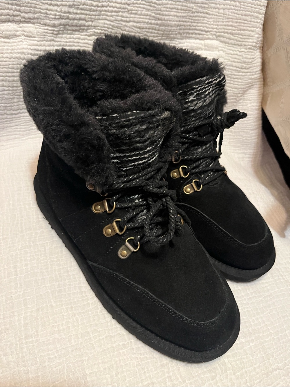 Lamo Black Fleece-Lined Women's Winter Ankle Boots size 9